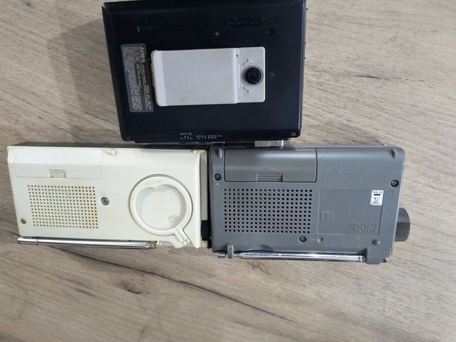 Walkman Aiwa și Radio Sony