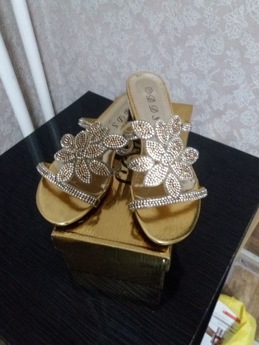 Срочно! Обувь басаножки-шлепки 37 разм.привозные!Индия. На сарпу. Расп