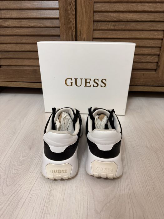 Оригинални дамски обувки Guess