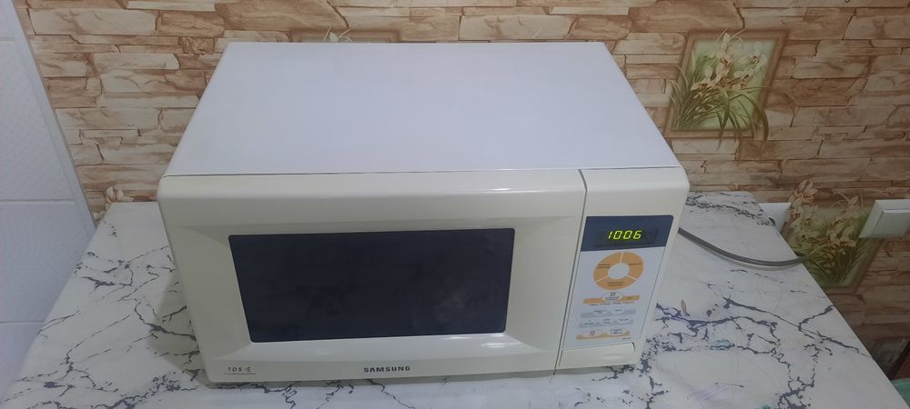 Продаётся микровольновка Samsung.