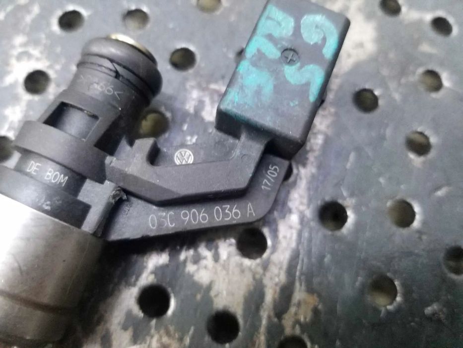 Injector 1.6 fsi vw golf 5 03c906036a 0261500016