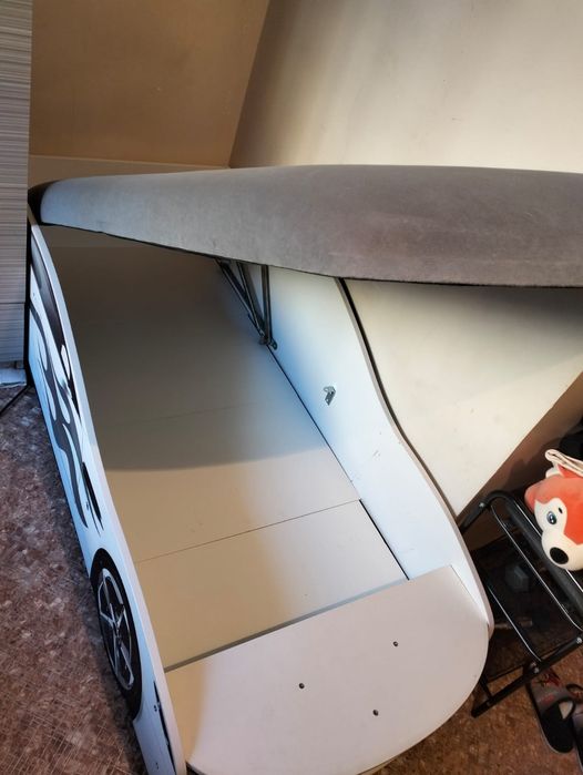 Детская кроватка(машинка)