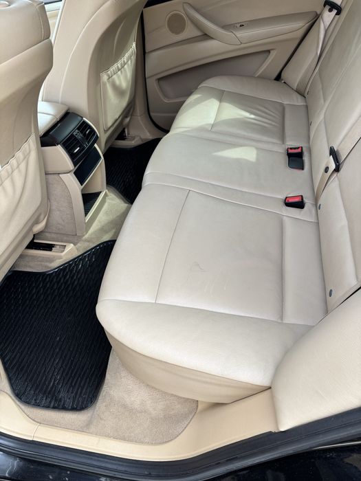 Vand BMW X5 motor 3.0 180KW an 2012 in conditii foarte bune!!