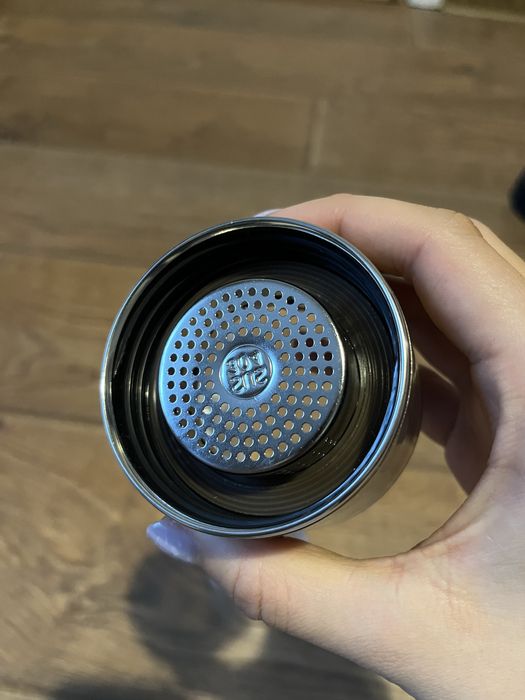 Sticla cu infuzor de ceai nou nefolosit