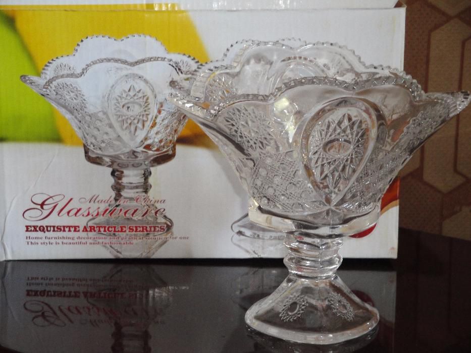 продается набор вазочек.