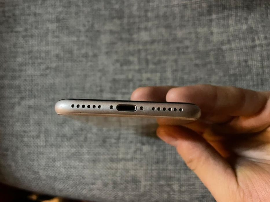 IPHONE SE б/у продаю