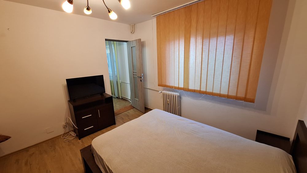 Închiriez apartament 2 camere Piața Meva