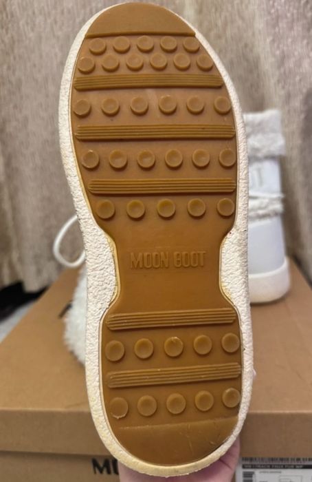 Moon Boot albe cu puf