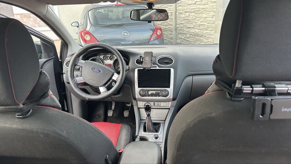 Ford Focus 2, an 2010, 1.6 benzina, 100 CP, dublu climatronic
