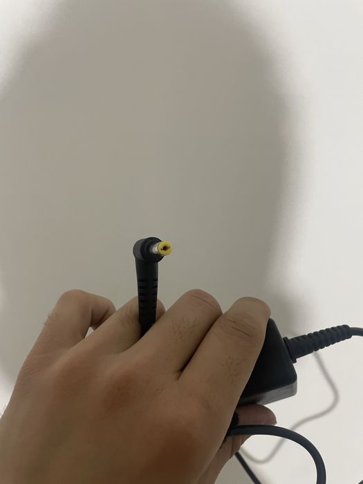 зарядное устройтсво для ноутбука