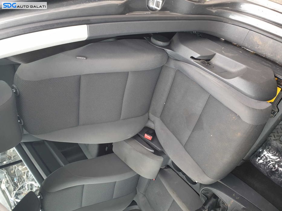 Scaun Textil Stanga Fata Sofer Fara Incalzire cu Defect Volkswagen Touran 1T3 2010 - 2015 (maneta reglaj rupt) [K5536]