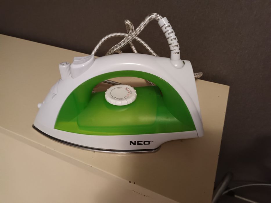 Продавам ютия НЕО