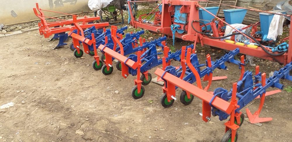 Окопнни култиватори за малък трактор готови за работа