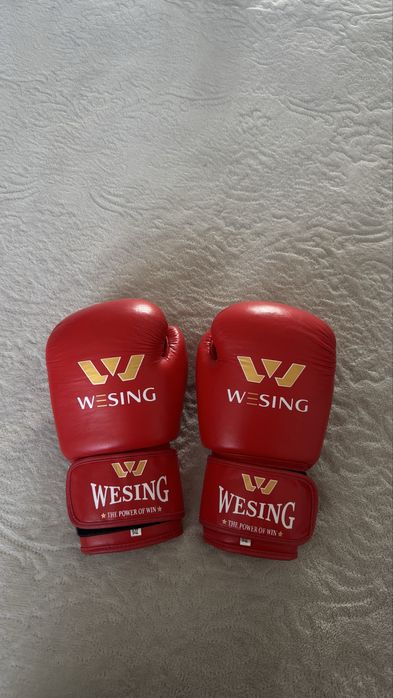 Перчатки, галоши, щитки для кикбоксинга