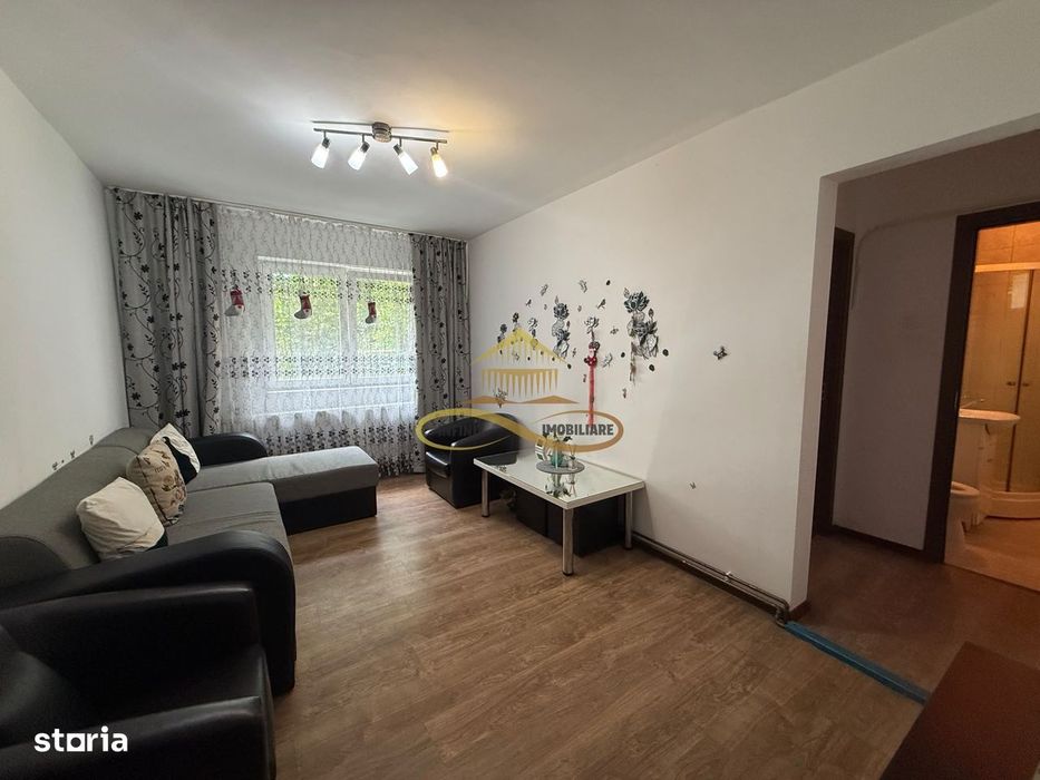 De Închiriat: Apartament 2 Camere semidecomandat, Curte Privată