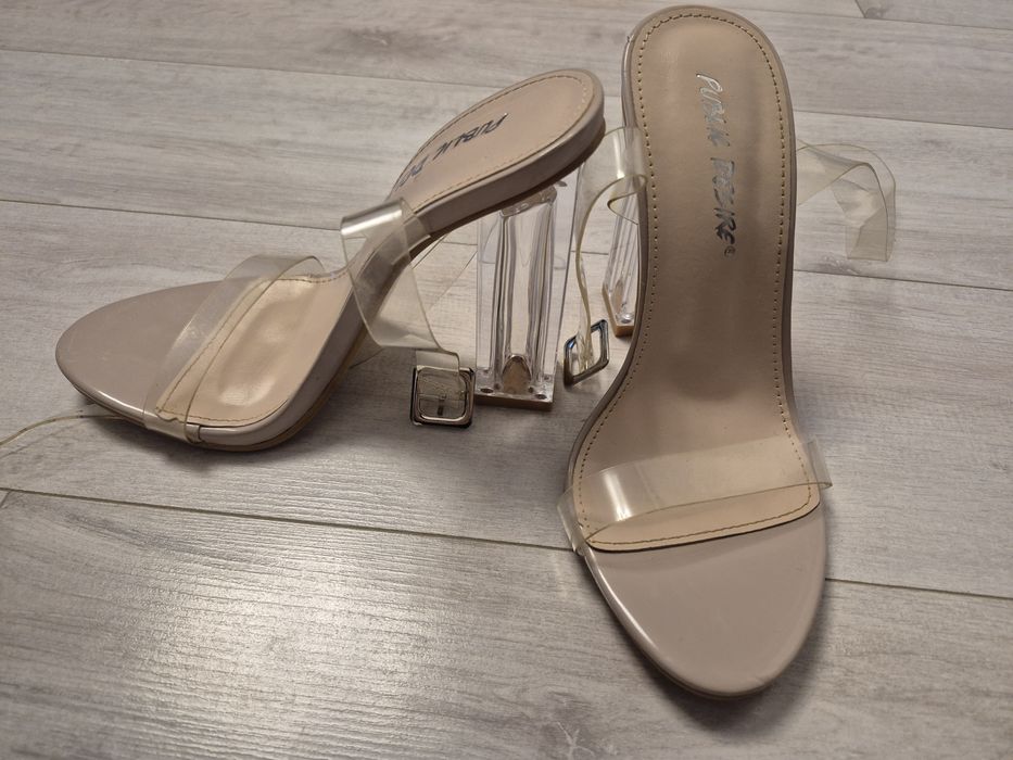 Sandale Public Desire