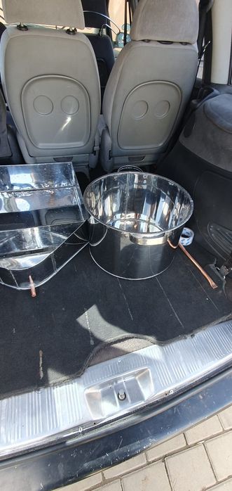 Vand crinte si găleți de muls si cazane pentru urdit