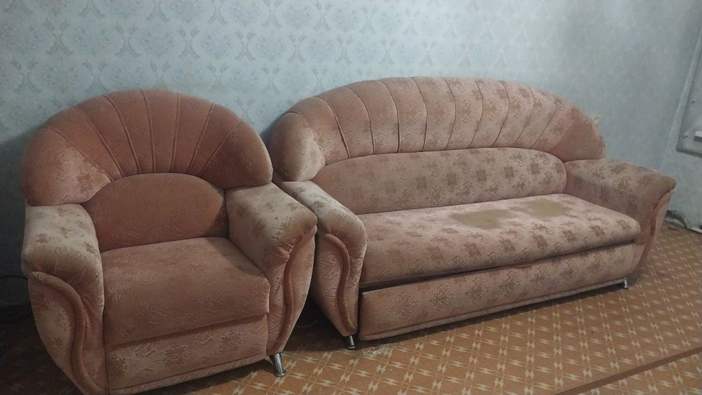 Отдам даром диван с креслом