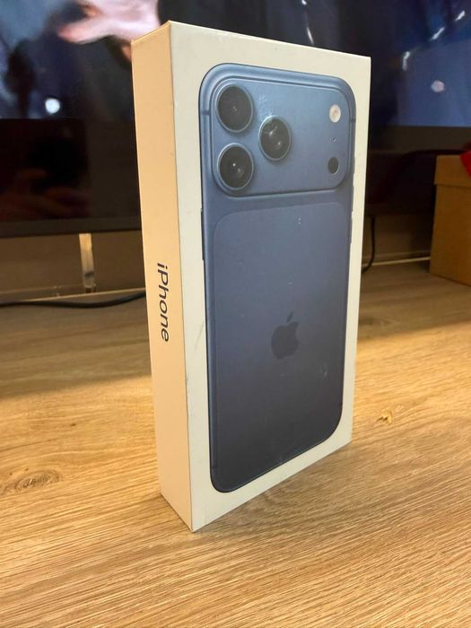 iPhone 17 Pro Max 256GB / Midnight Blue