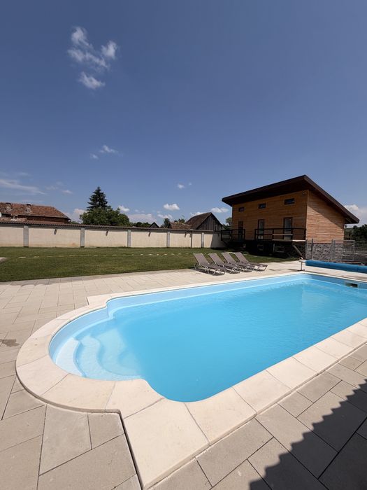 Cabana cu piscina