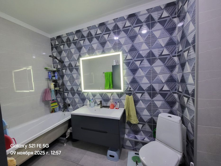 Продам квартиру в 11 микрорайоне.