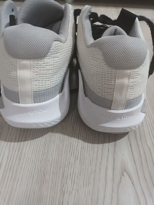 Adidasi nike sport