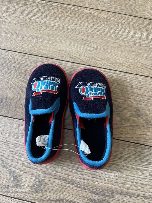 Нови пантофки с размер 23