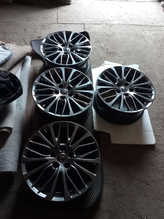 Титанки Тойота Камри 70 R17 оригинал.