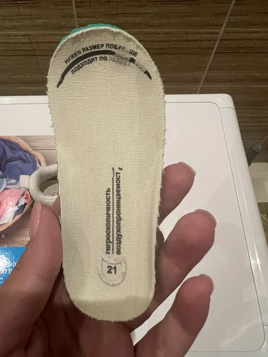 Продам детскую обувь