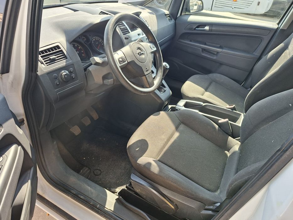 Opel zafira b facelift 2009 * 1.6 benzina *7locuri * jante iarna  vara