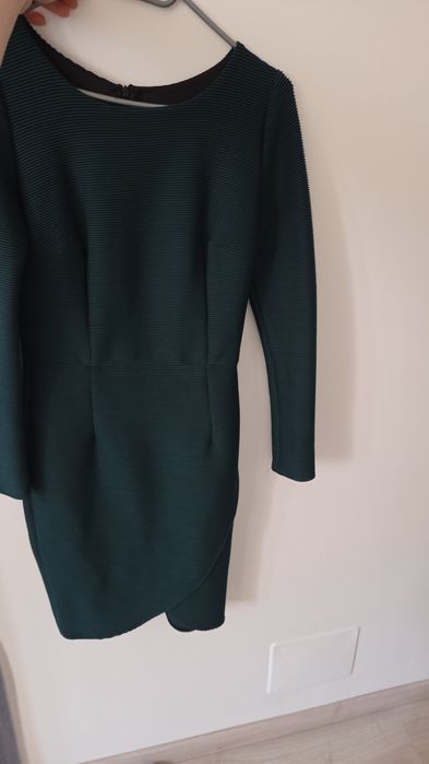 Vand rochii elegante - 150 lei/bucata