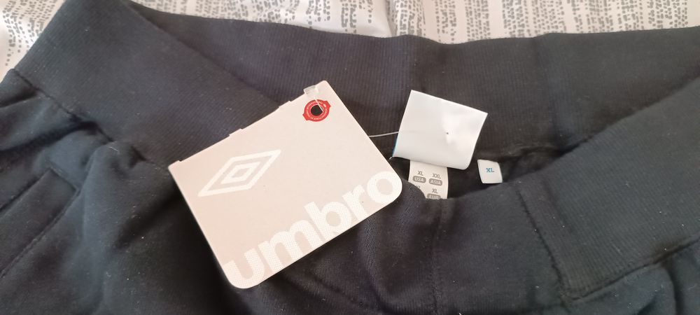 Ново долнище Umbro
