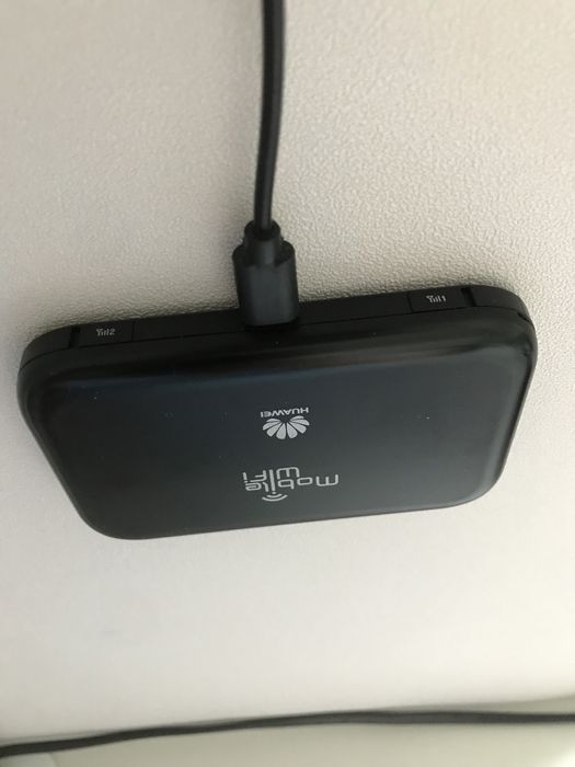 WiFi роутер HUAWEI.