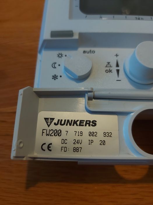 Термостат Junkers FW200 + сензор за външна температура Junkers AF
