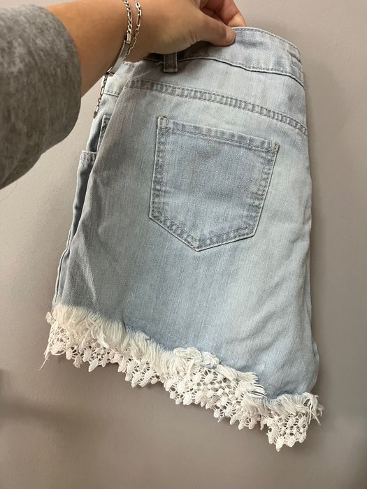 Къси дънки с дантела