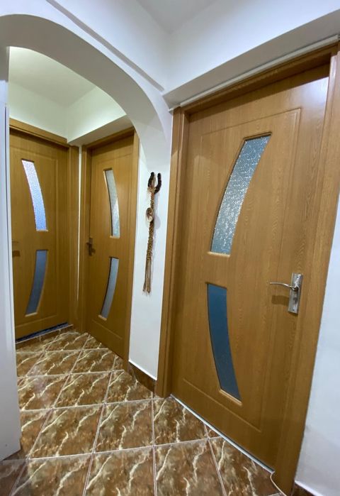 Apartament cu 3 camere, 71mp, zonă centrală +loc de parcare(copertină)