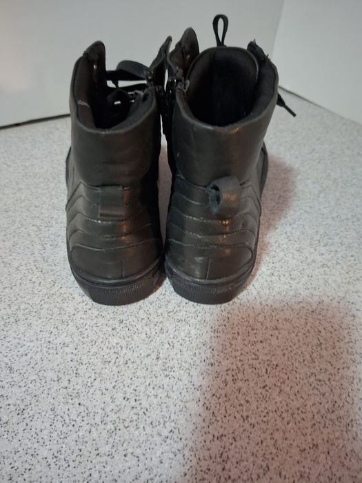 Tenisi din piele marimea 37