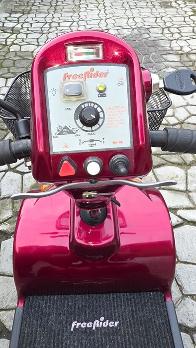 Cărucior (scuter) electric