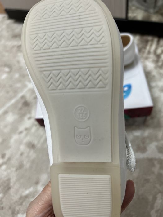 Продам платья для девочки нарядные