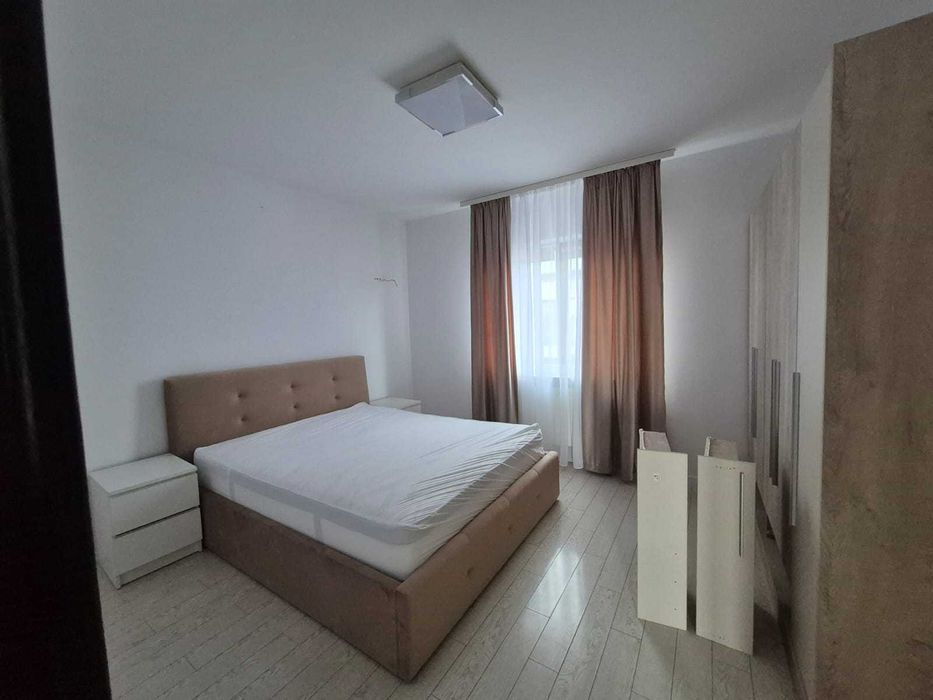 Proprietar - Vila cu 6 camere, 200 mp,3 bai,pretabila orice activitate