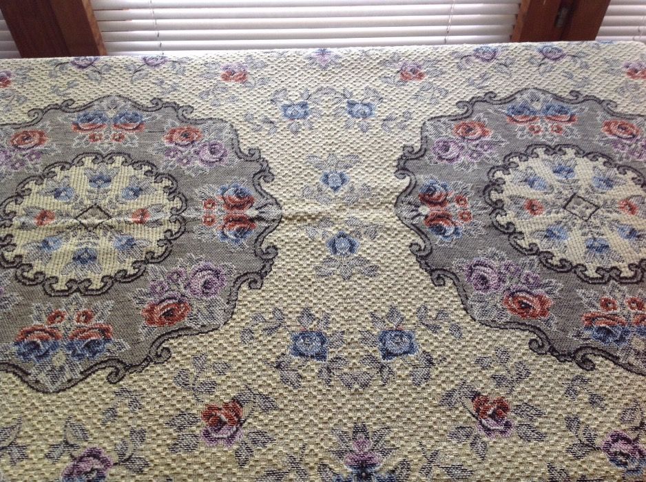 Покривки за легло, диван и маса