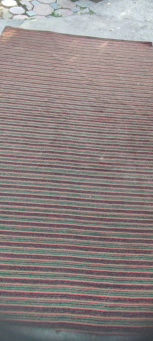 Палас в нормальном состоянии.