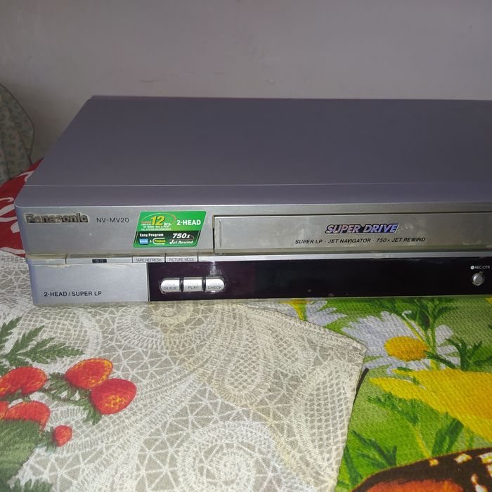 Продам видеомагнетафон панасоник