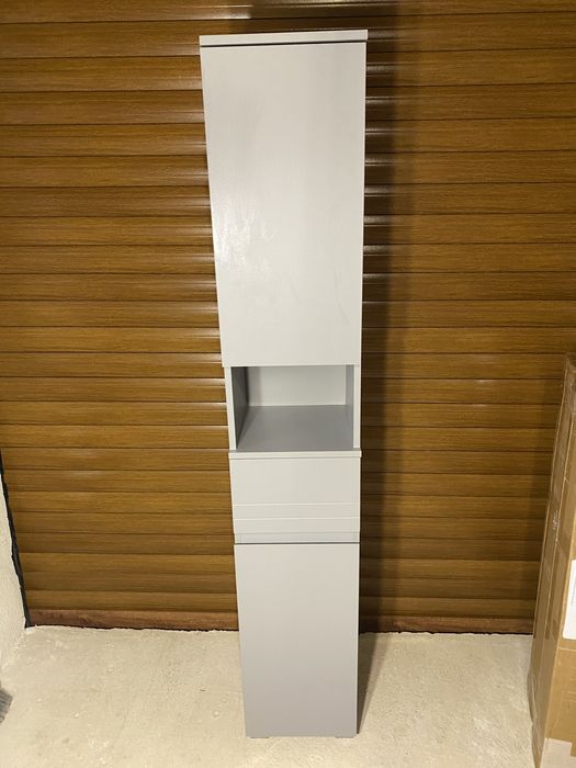 Шкаф колона за баня