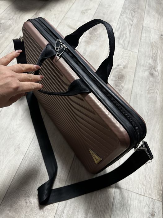 Кейс для ноутбука