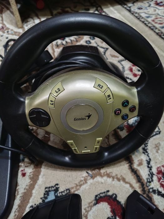 Игровой руль для компьютера