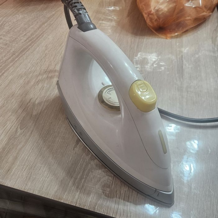 Продаю.     утюг