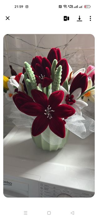 Aranjamente lucrate manual din sârmă plușată