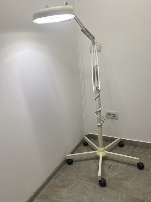 Lampa cosmetica cu lupa