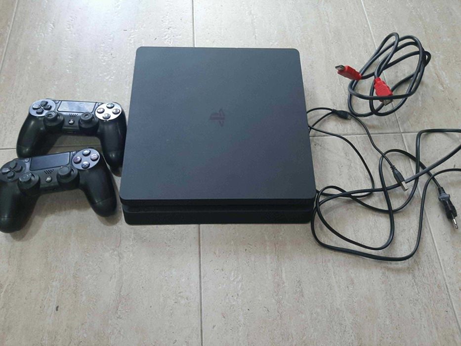 PlayStation 4 с два джойстика